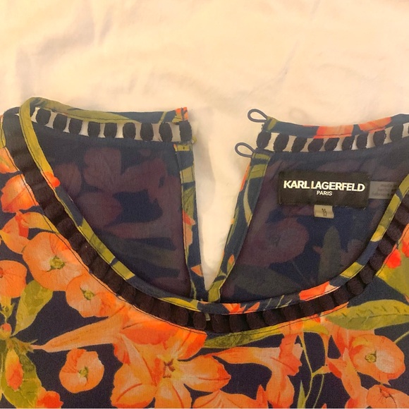 Bright floral top with exquisite details, by Karl Lagerfield. Size medium. - Picture 2 of 7